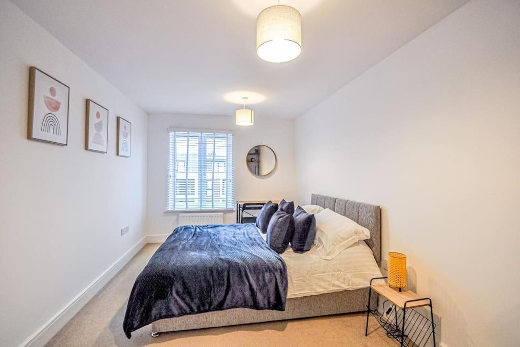 Entire Apartment Sleeps 4 Near The River Thames - #1515 Мейденхед Экстерьер фото